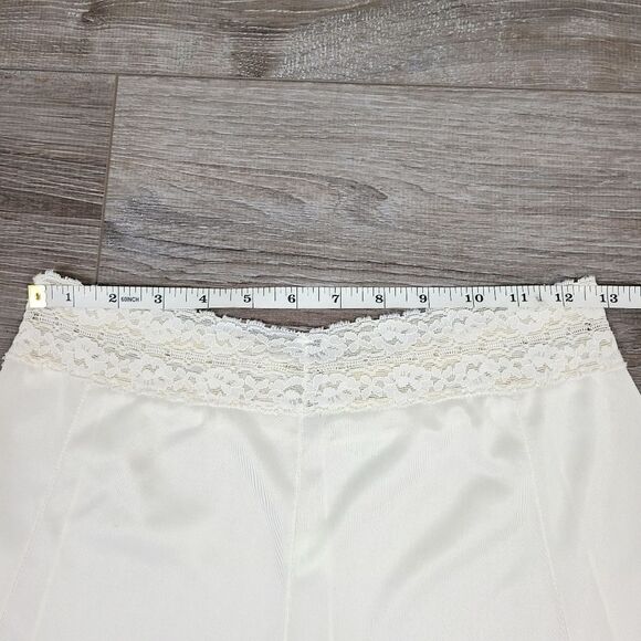VINTAGE 1970s Ivory Lace Trim Slip Skirt Small-Medium - Picture 13 of 16